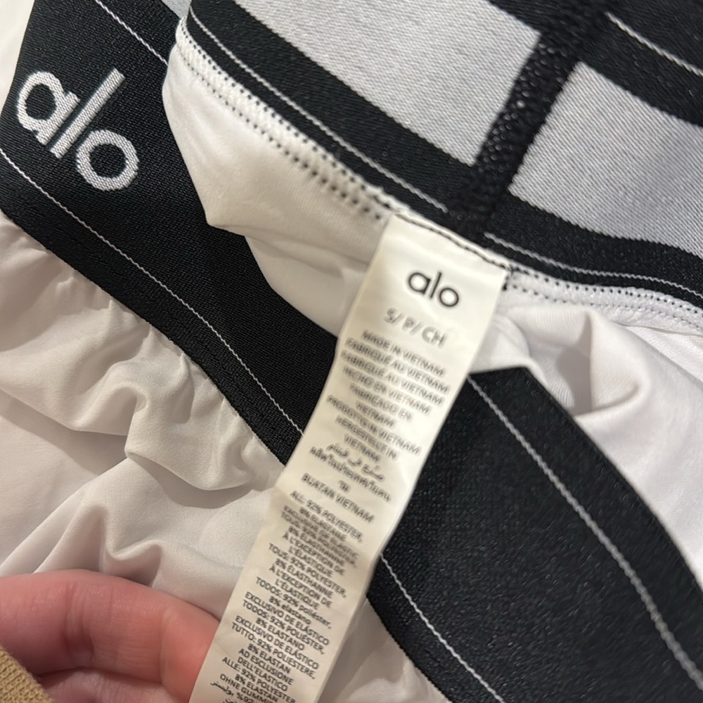 Alo Yoga skort - Picture 5 of 5